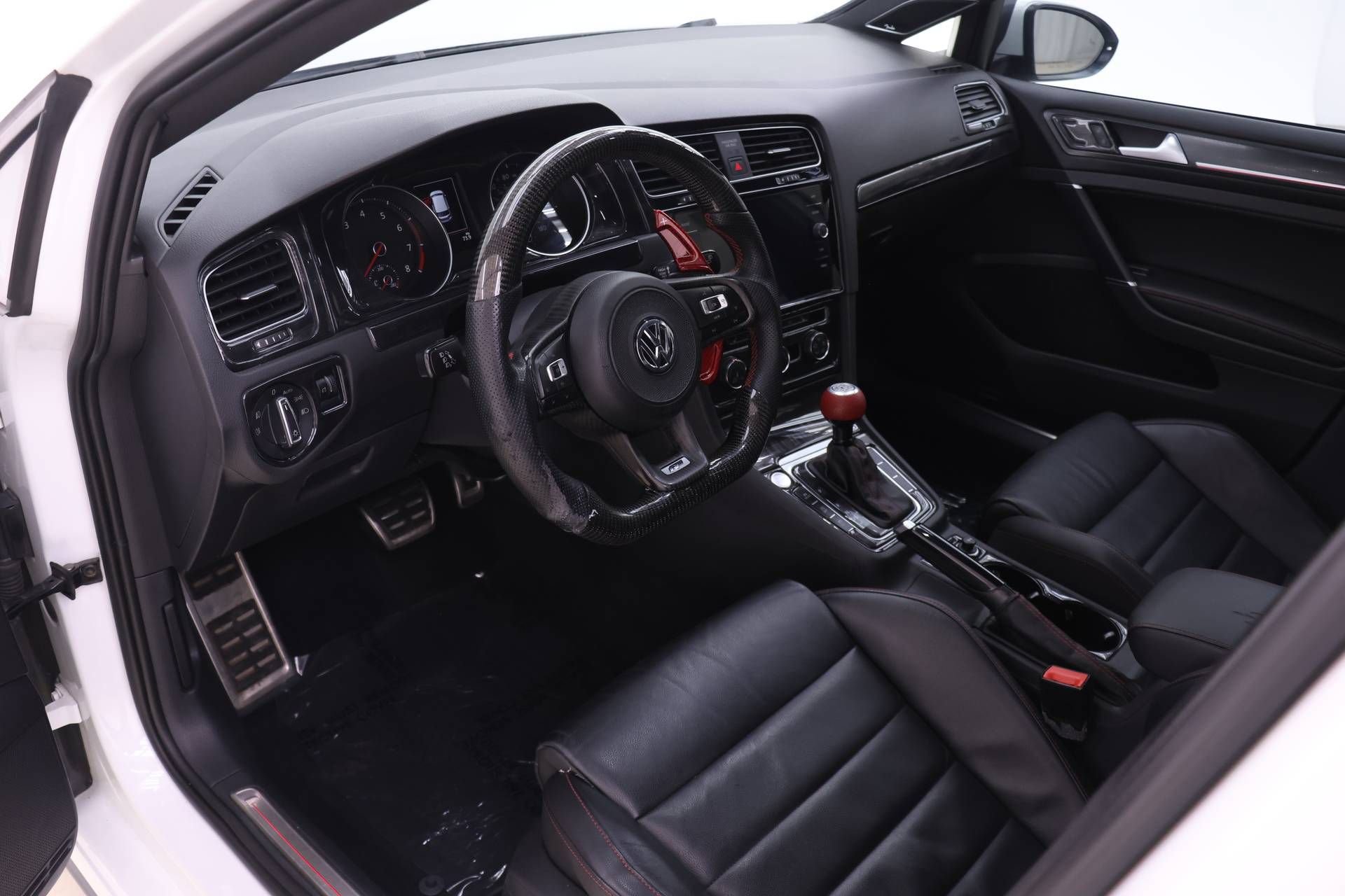 Used 2019 Volkswagen GTI SE image 3
