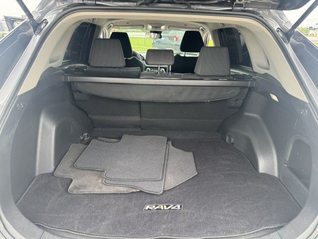 Used 2023 Toyota RAV4 LE AWD/4WD image 28