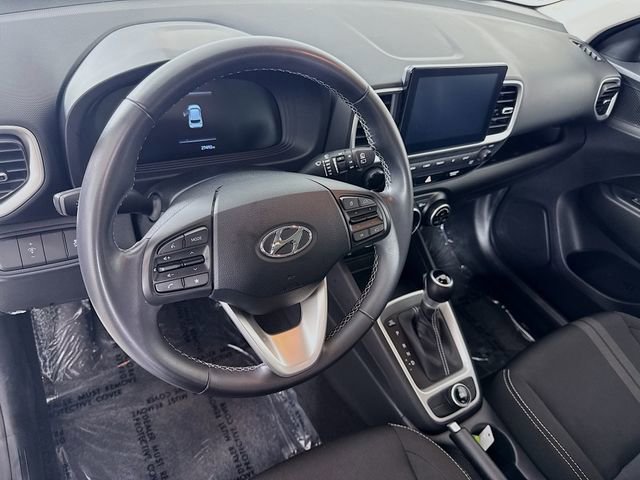 Used 2025 Hyundai Venue SEL image 9