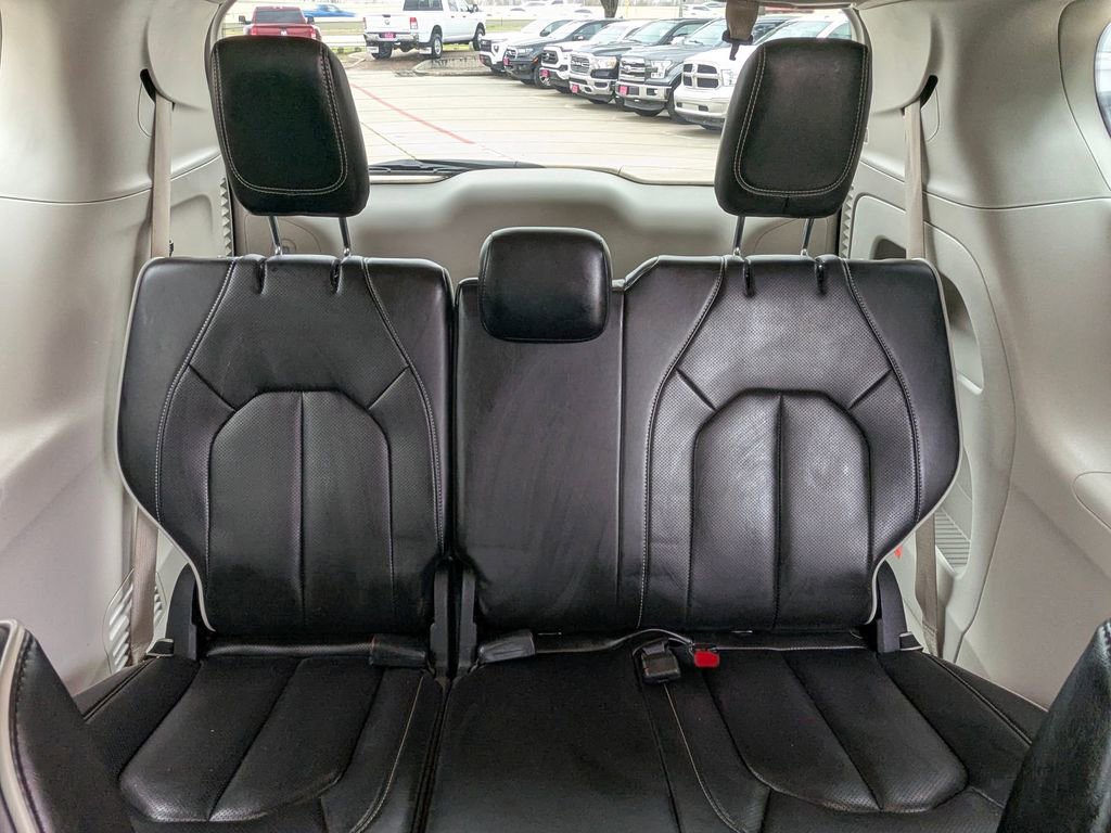 Used 2023 Chrysler Pacifica Limited image 30
