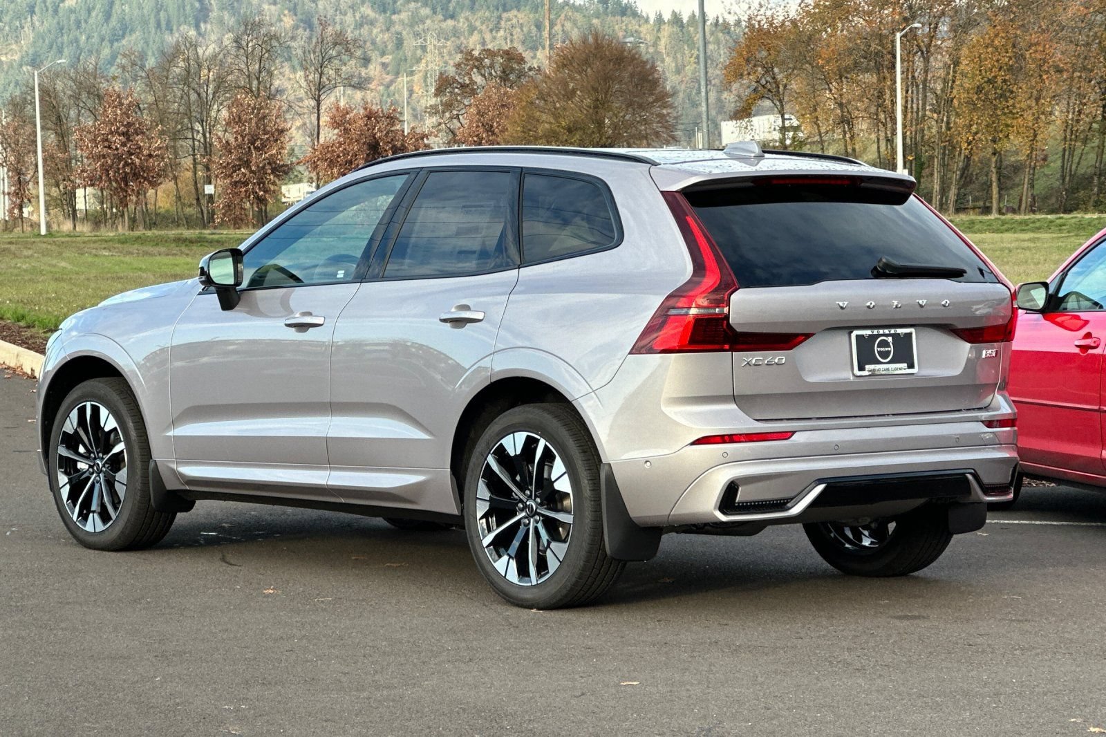 New 2026 Volvo XC60 B5 Plus w/ Climate Package AWD/4WD image 5