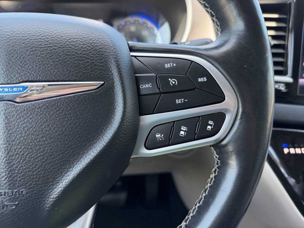 Used 2021 Chrysler Pacifica Touring-L FWD image 25