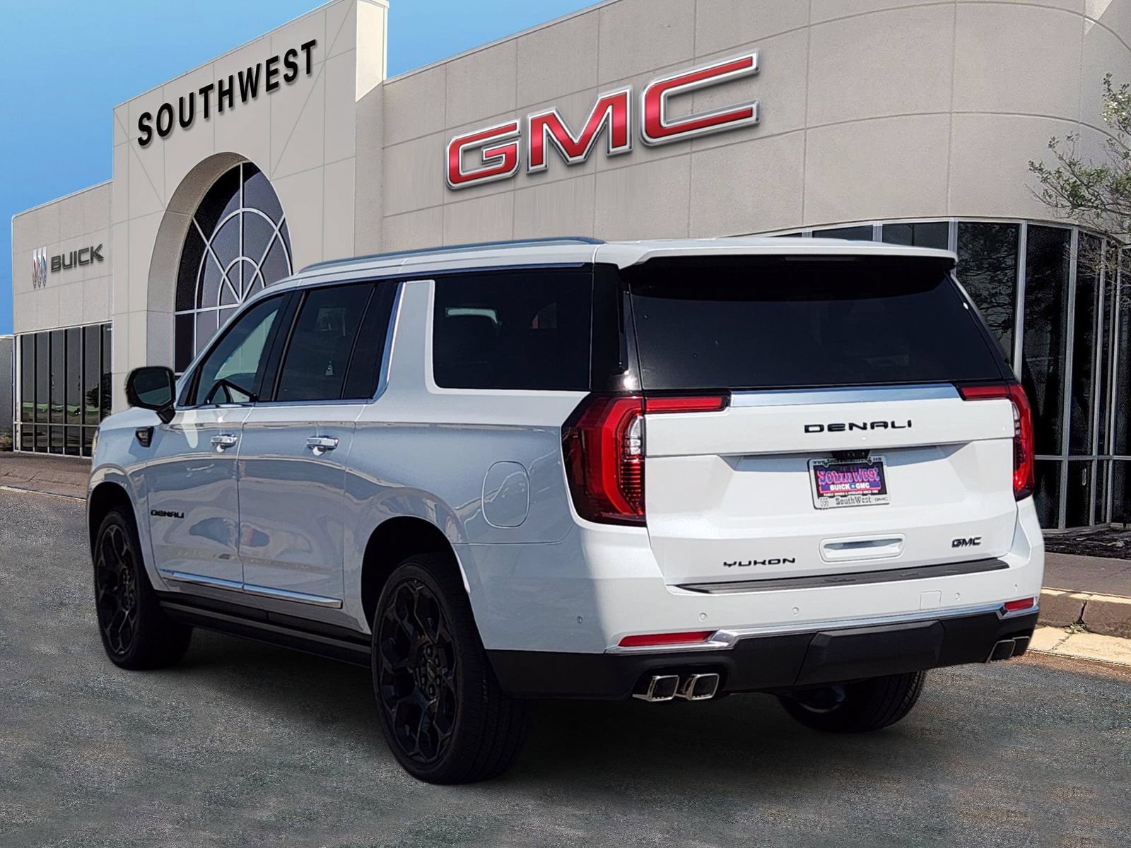 New 2026 GMC Yukon XL Denali w/ Denali Reserve Package AWD/4WD image 4