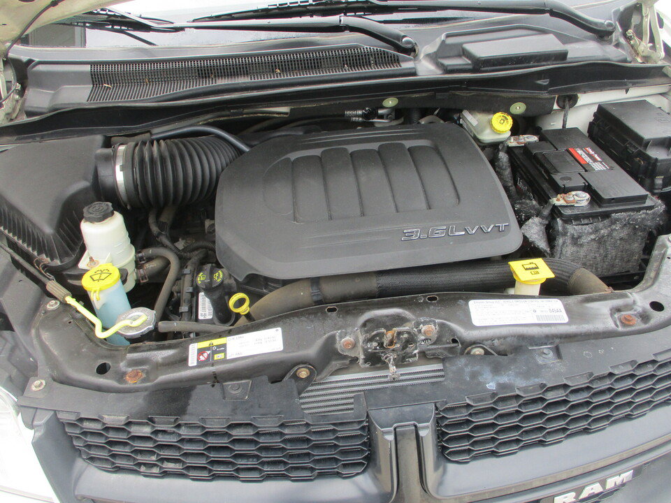 Used 2013 RAM C/V Tradesman FWD image 4