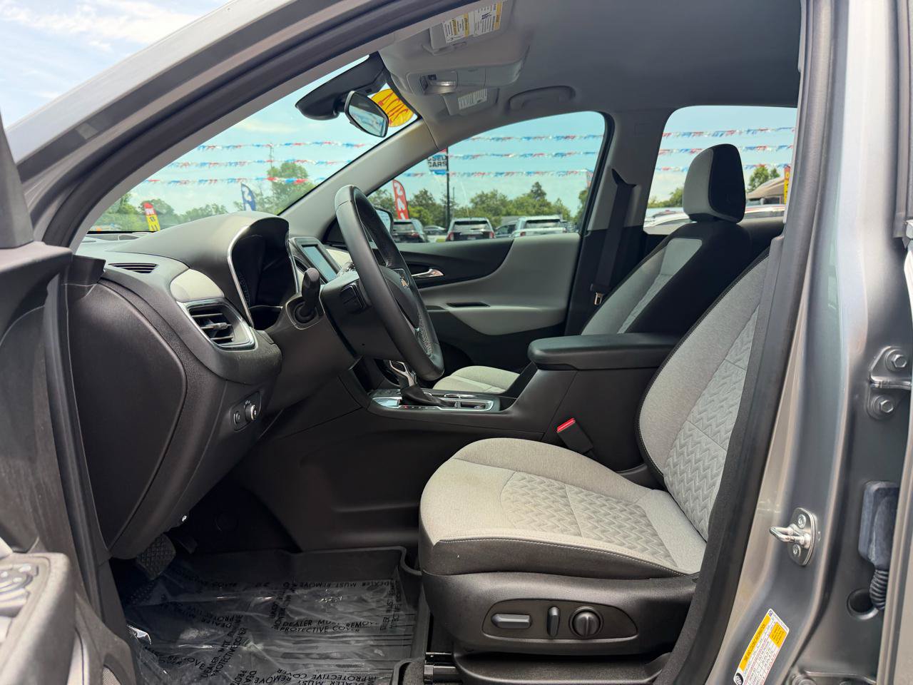 Used 2024 Chevrolet Equinox LT w/ LPO, Floor Liner Package FWD image 15