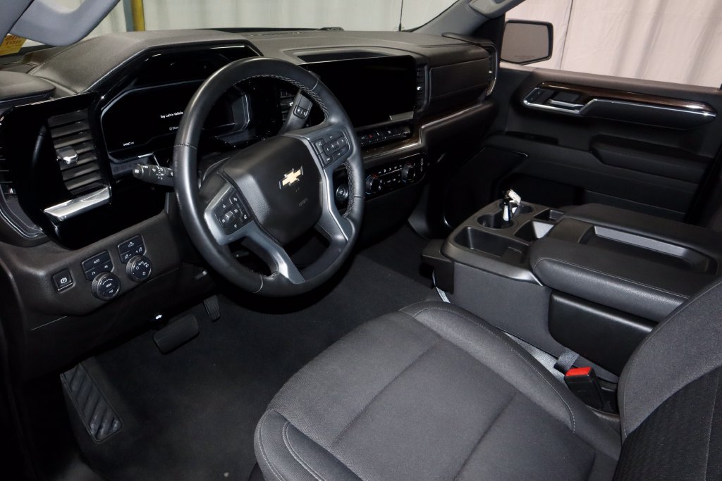Used 2024 Chevrolet Silverado 1500 LT AWD/4WD image 25