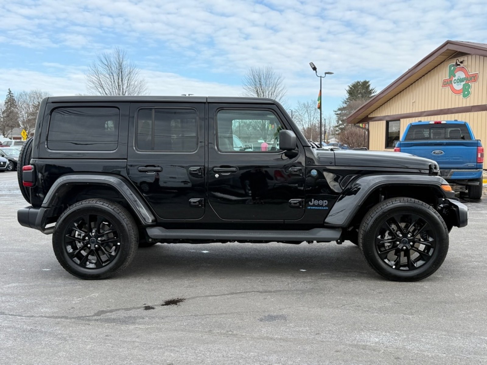 Used 2025 Jeep Wrangler Unlimited Sahara image 9