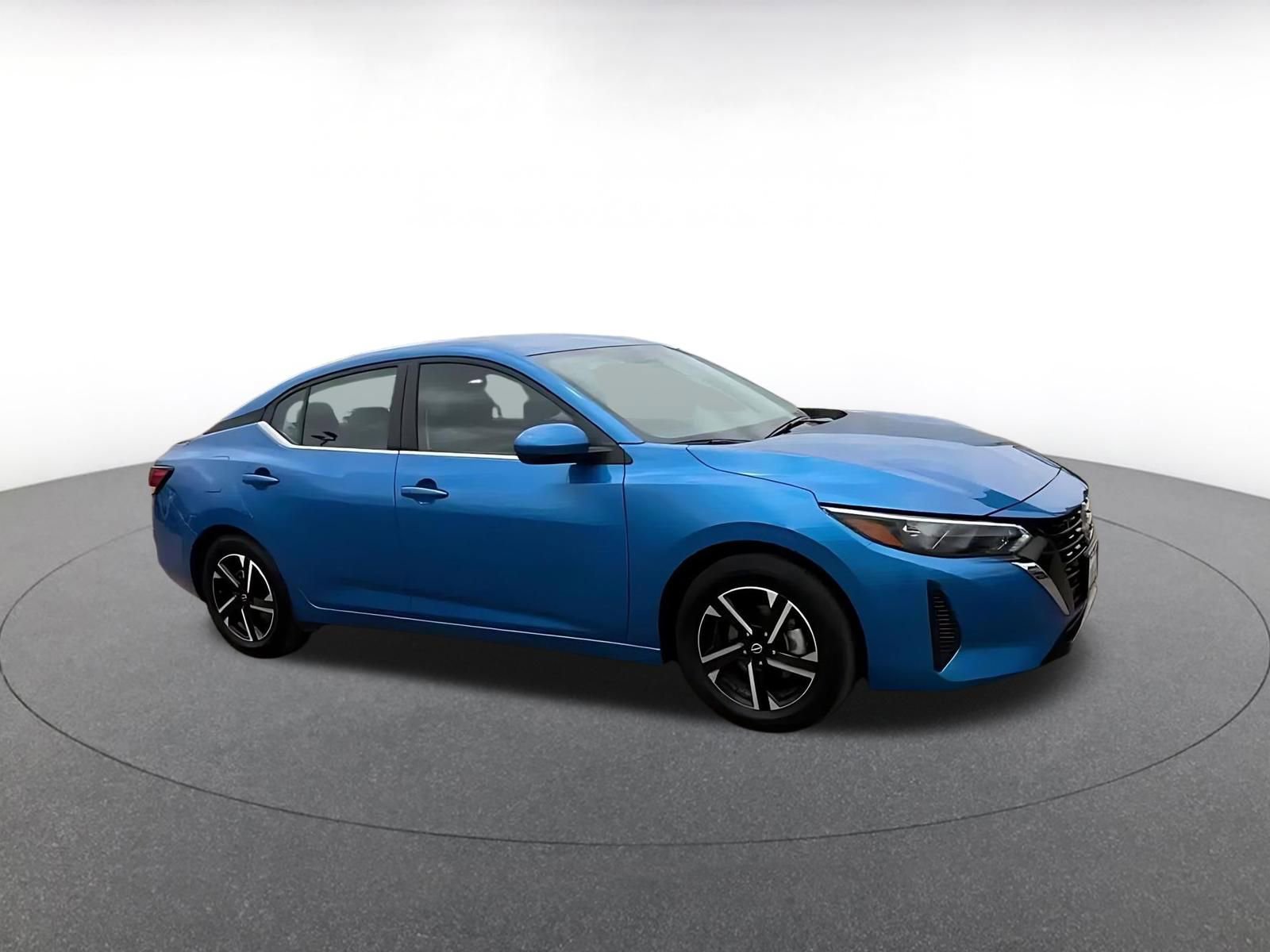 Used 2025 Nissan Sentra SV FWD image 2