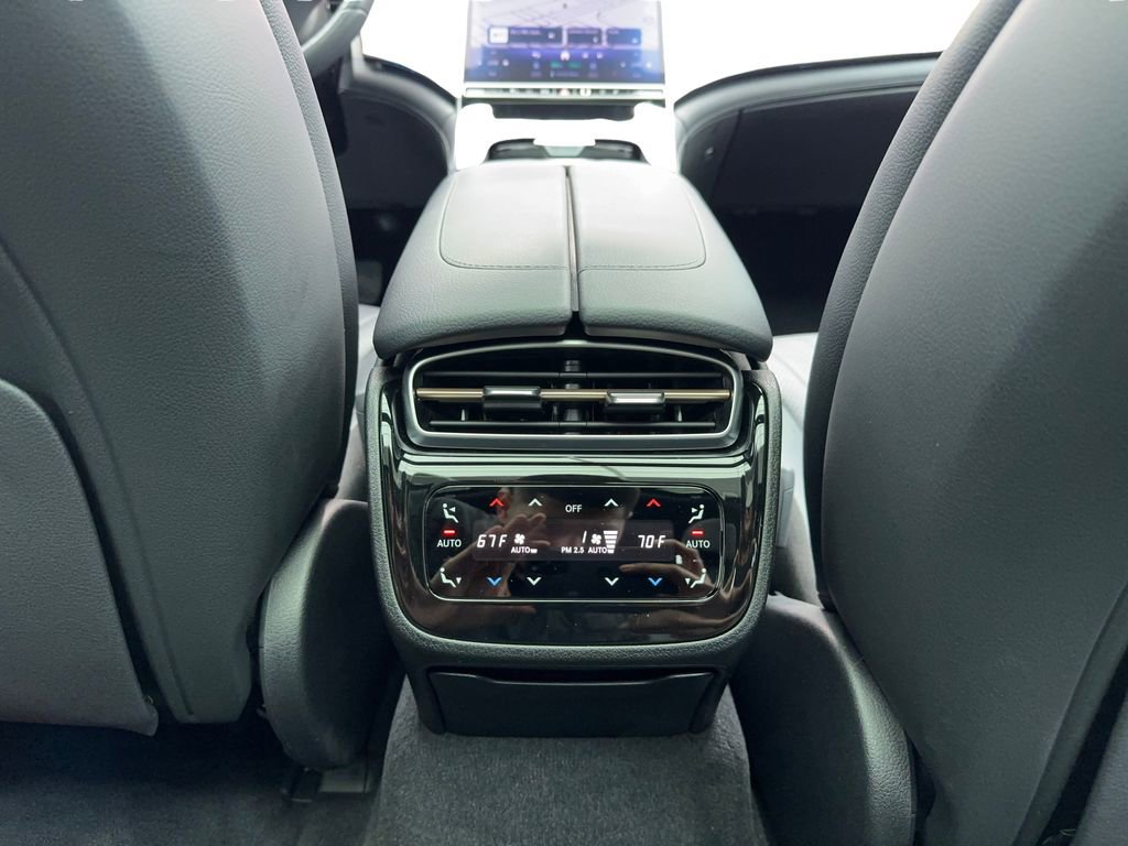 Used 2023 Mercedes-Benz EQE 500 4MATIC Sedan w/ Pinnacle Trim Package image 13