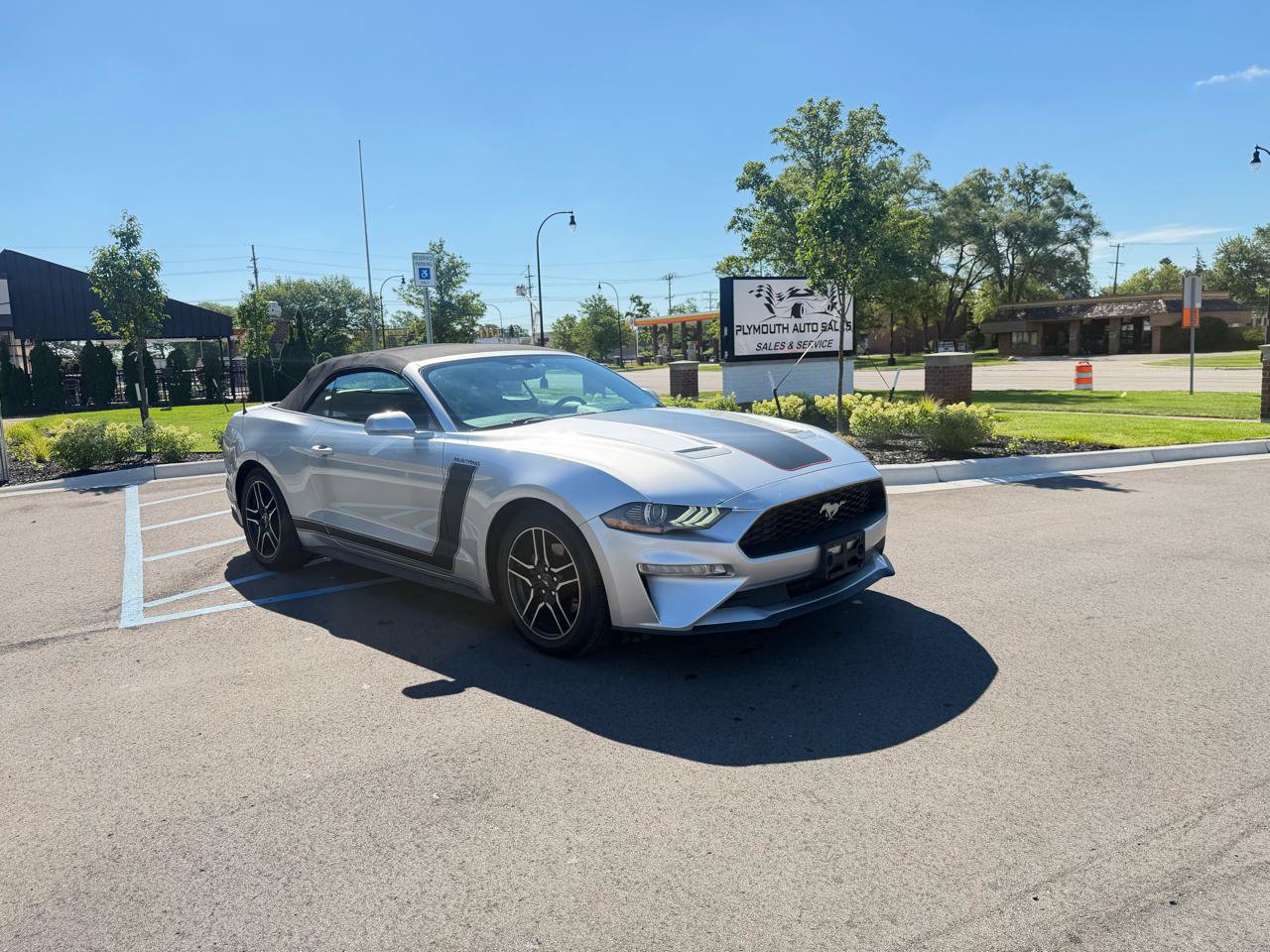 Used 2018 Ford Mustang Premium RWD image 3