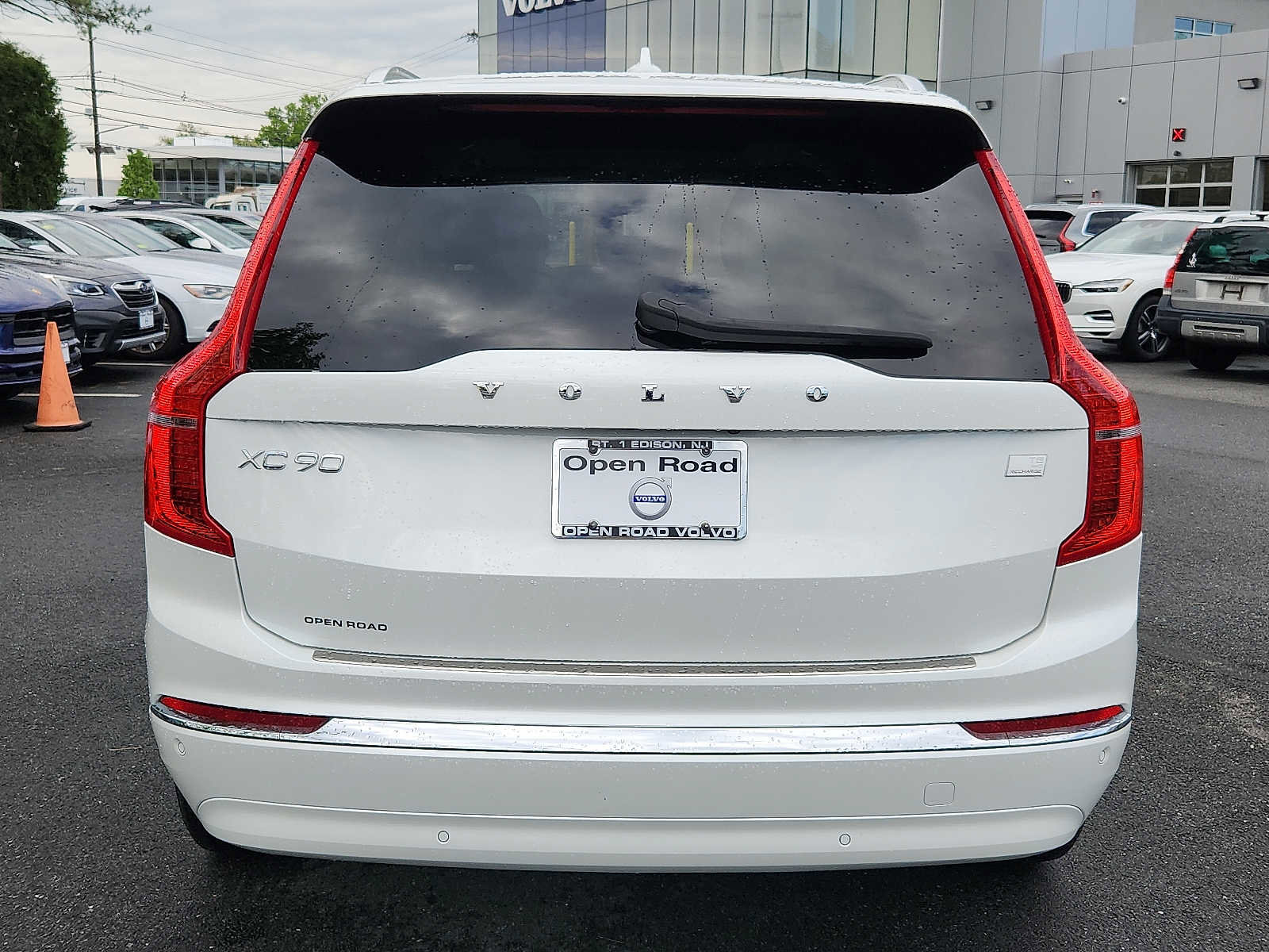 Certified 2024 Volvo XC90 T8 Plus w/ Protection Package Premier AWD/4WD image 5