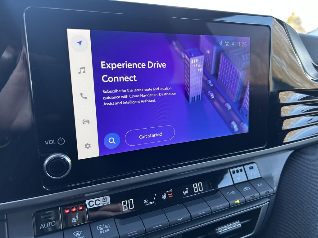 Used 2025 Toyota Camry LE w/ Convenience Package image 18