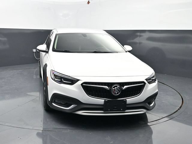 Used 2018 Buick Regal Essence w/ Driver Confidence Package #1 AWD/4WD image 2