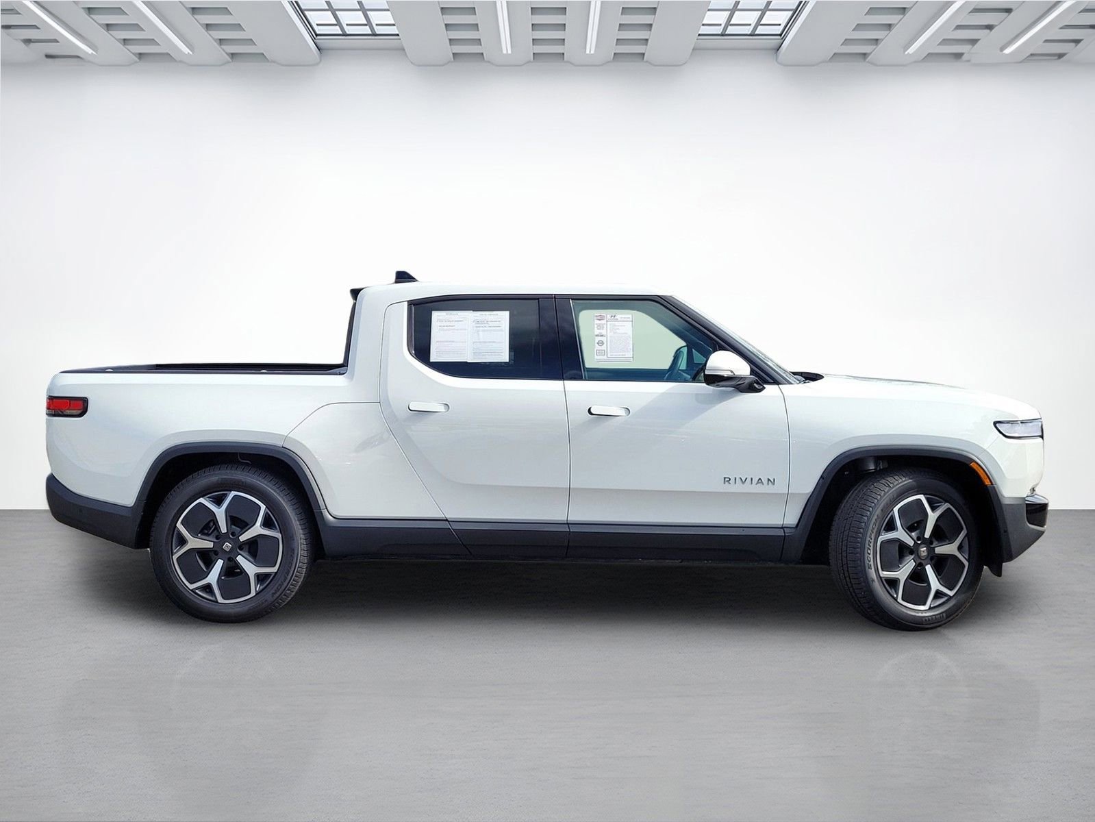 Used 2023 Rivian R1T Adventure image 11