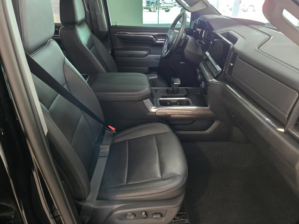 Used 2024 Chevrolet Silverado 1500 LTZ w/ Technology Package AWD/4WD image 6