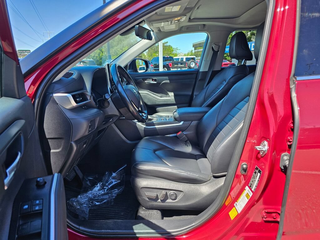 Used 2021 Toyota Highlander XLE AWD/4WD image 15