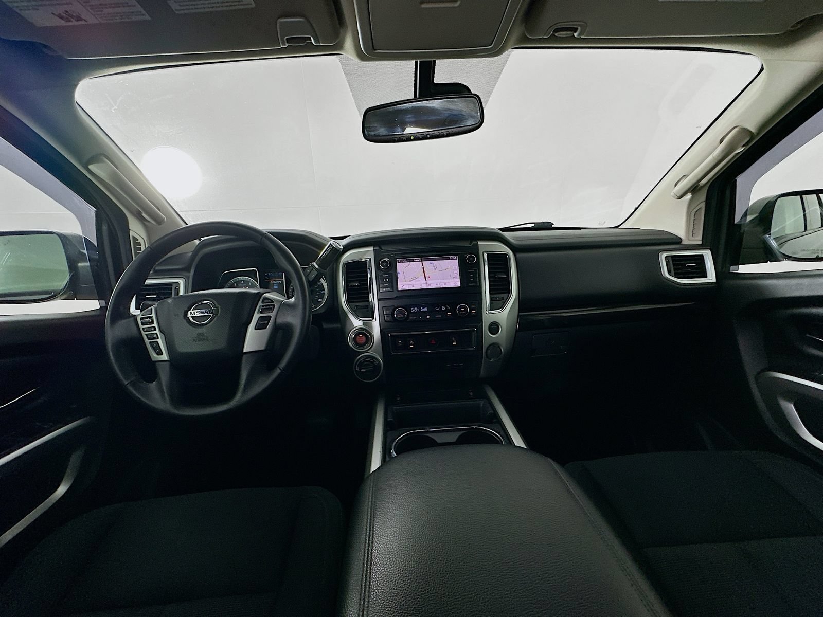 Used 2019 Nissan Titan SV w/ SV Convenience Package AWD/4WD image 14