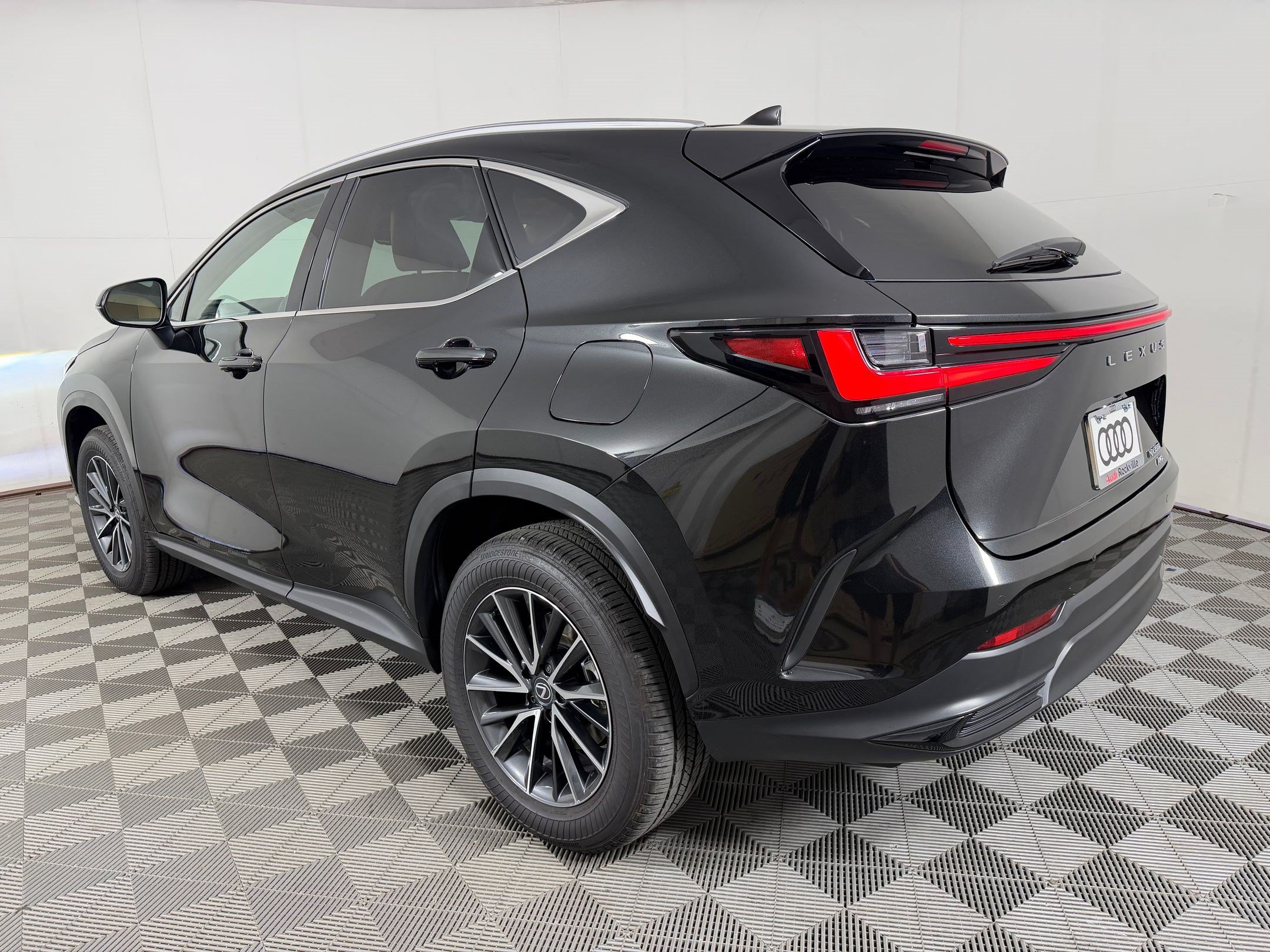 Used 2025 Lexus NX 350 AWD image 3