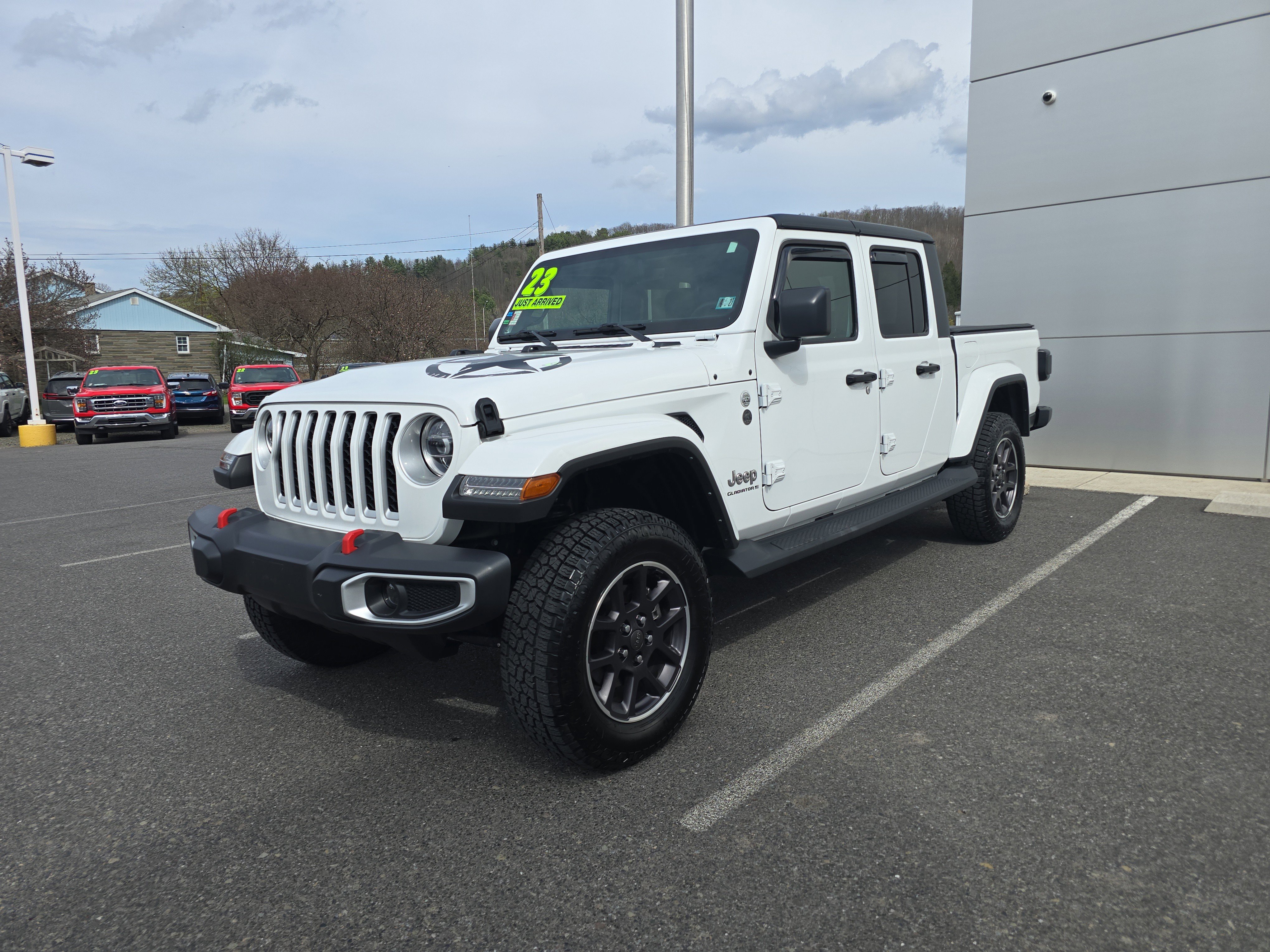 Used 2023 Jeep Gladiator Overland w/ Cold Weather Group image 8