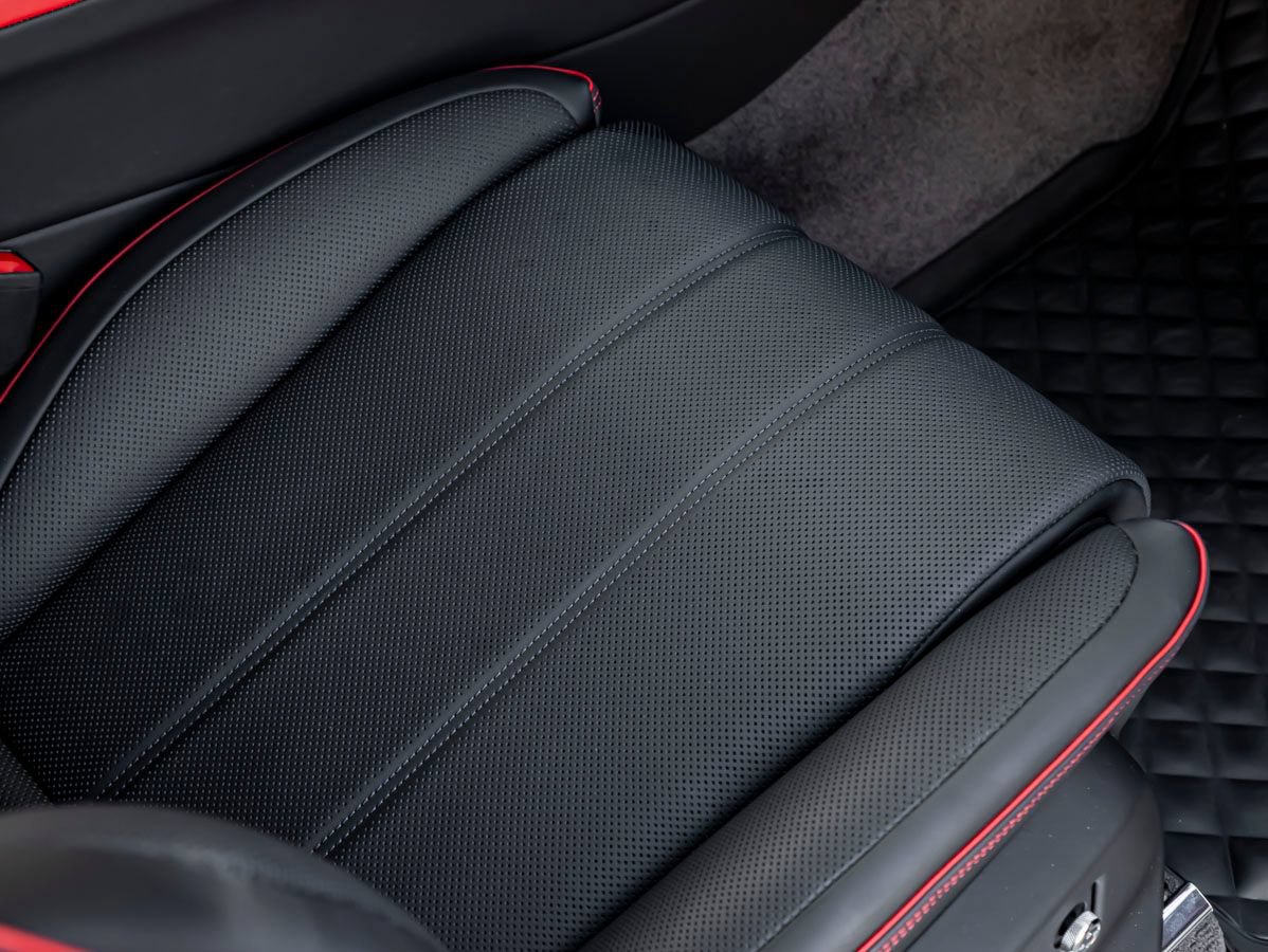 Certified 2025 Bentley Bentayga AWD/4WD image 38