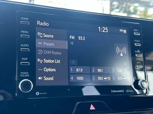 Used 2021 Toyota Venza XLE w/ Carpet Mat Package (TMS) image 22