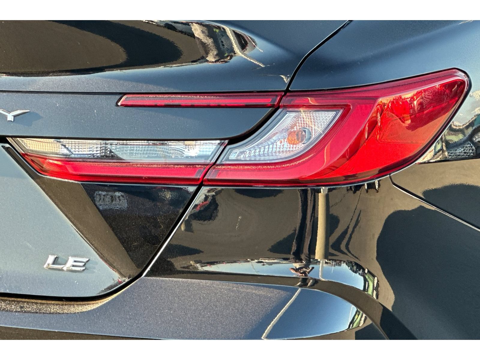 Used 2025 Toyota Camry LE FWD image 31