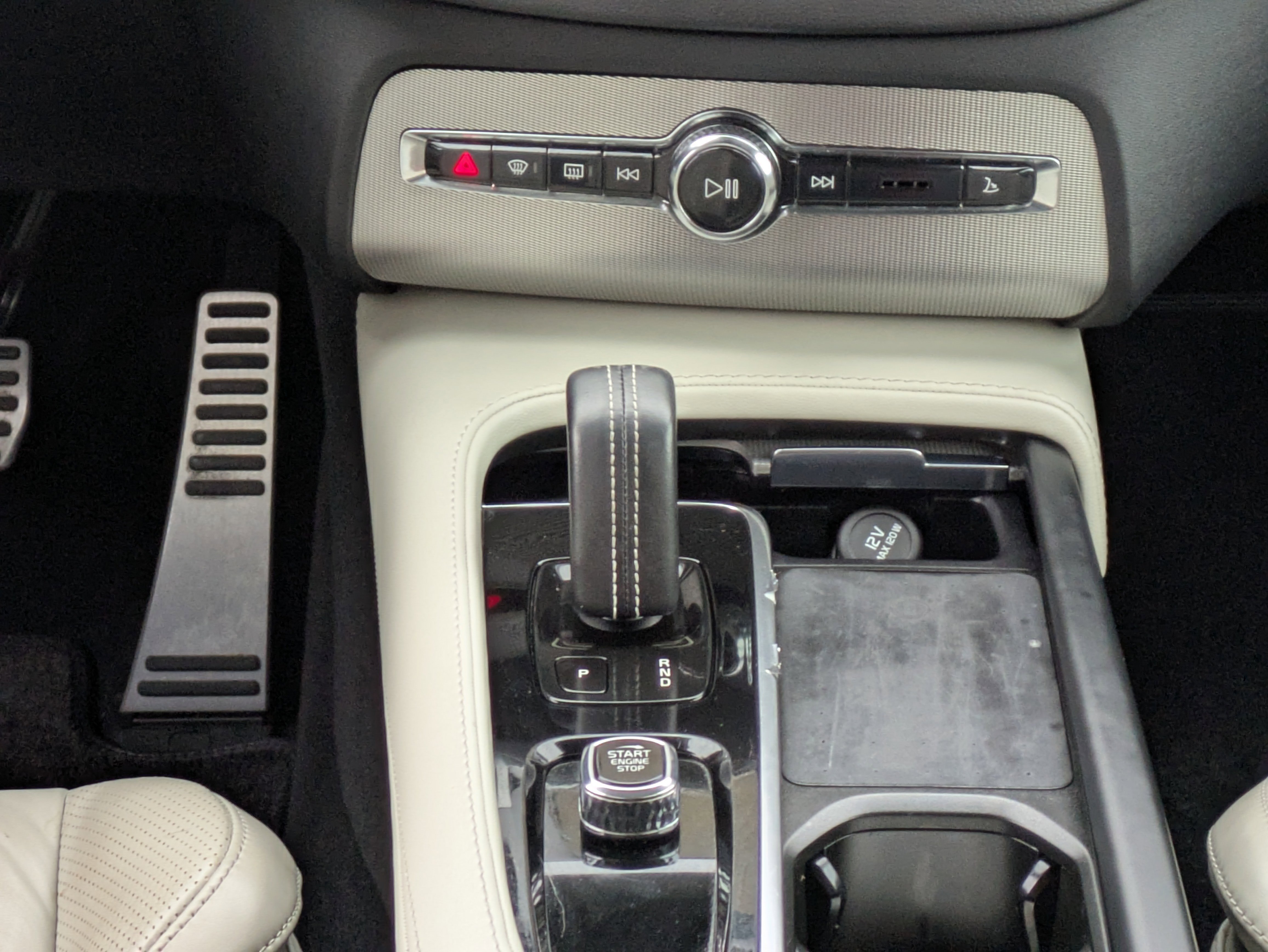 Used 2022 Volvo XC90 T8 R-Design w/ Advanced Package image 21