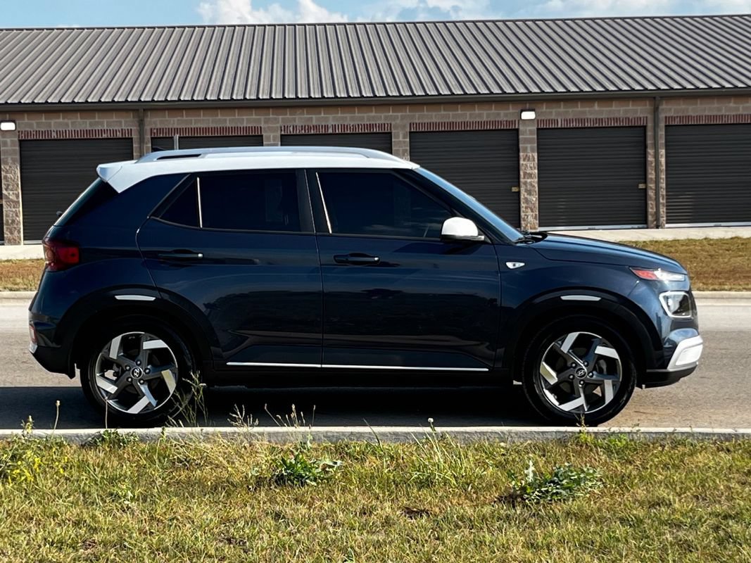 Used 2022 Hyundai Venue Limited FWD image 7