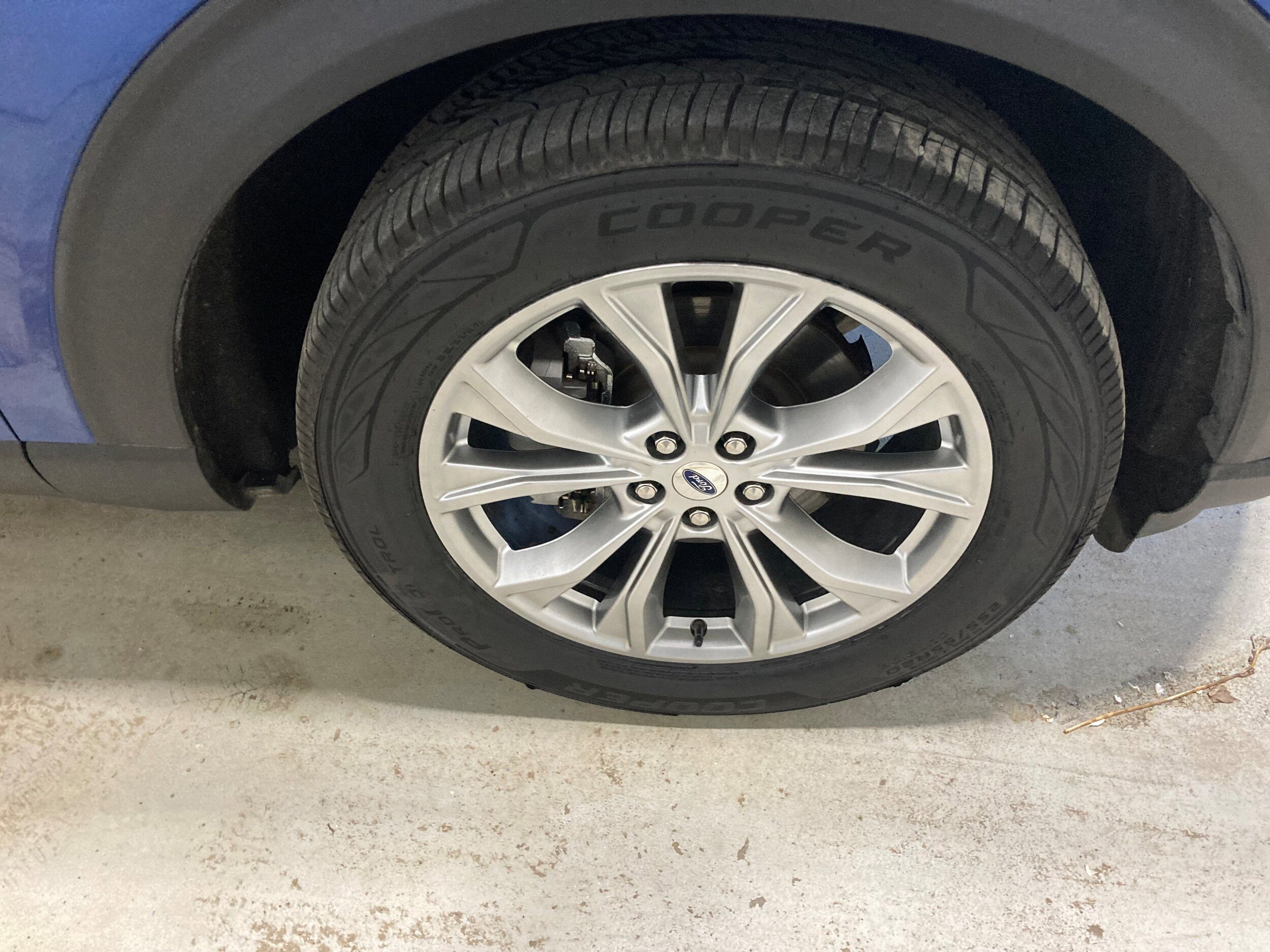 Used 2020 Ford Explorer XLT w/ Equipment Group 202A AWD/4WD image 12