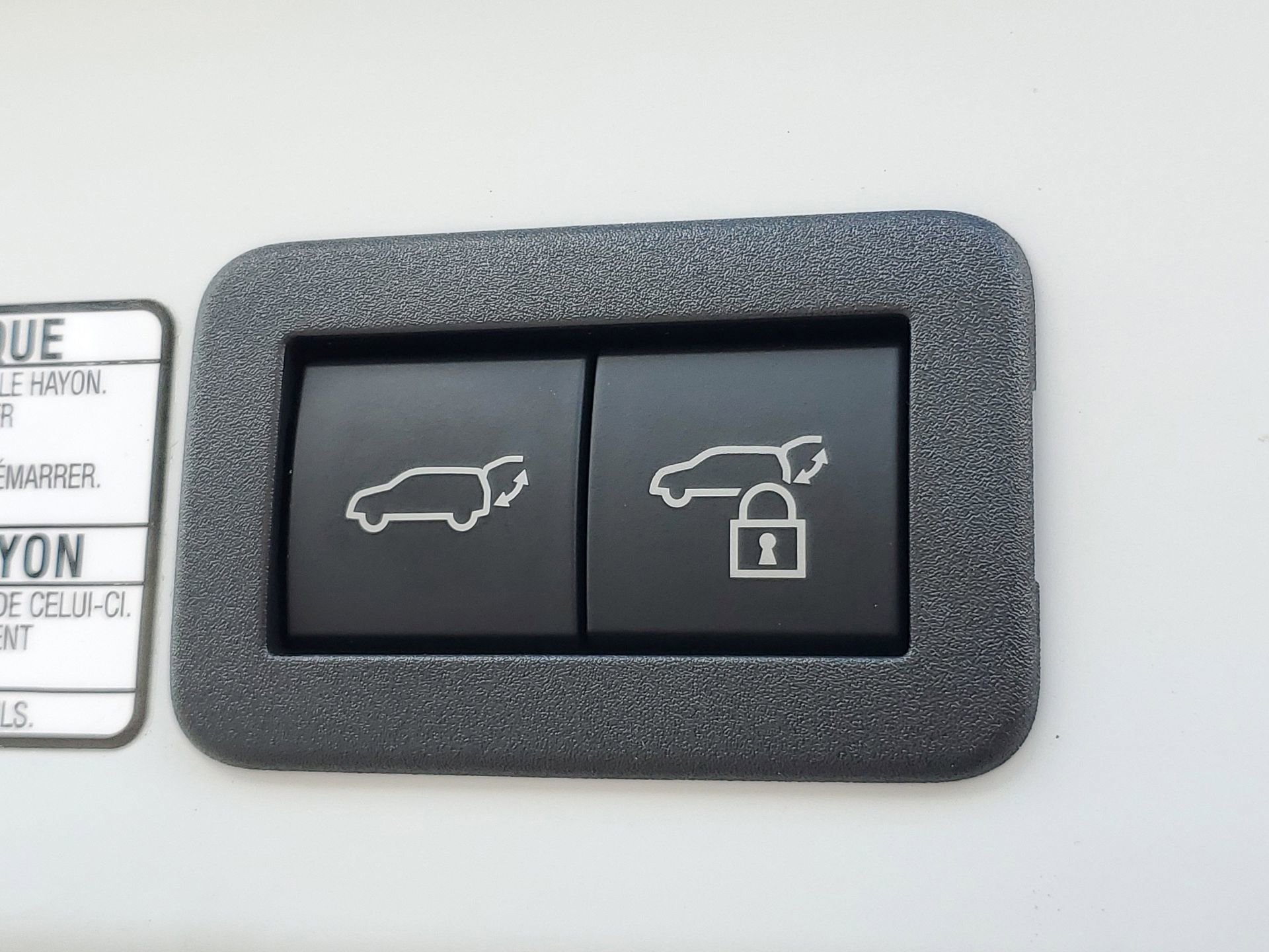 Used 2023 Toyota Corolla Cross XSE w/ Convenience Package image 9