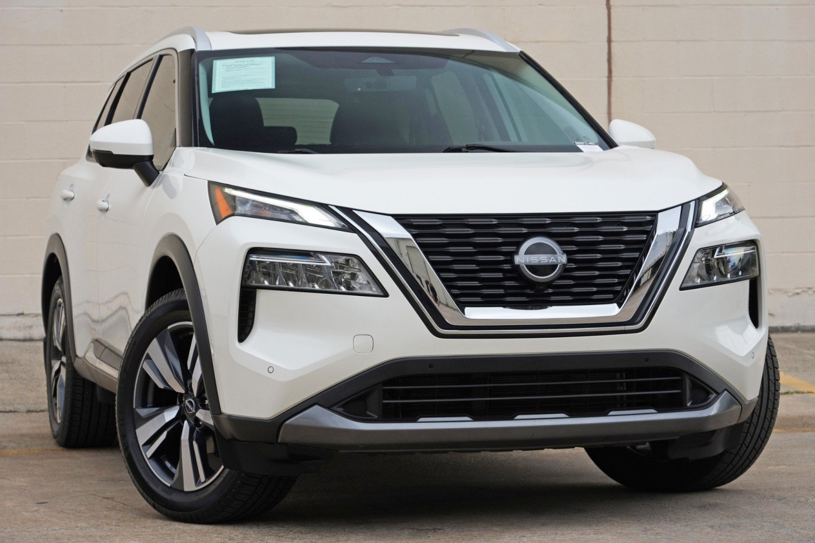 Used 2023 Nissan Rogue SL w/ SL Premium Package FWD image 2