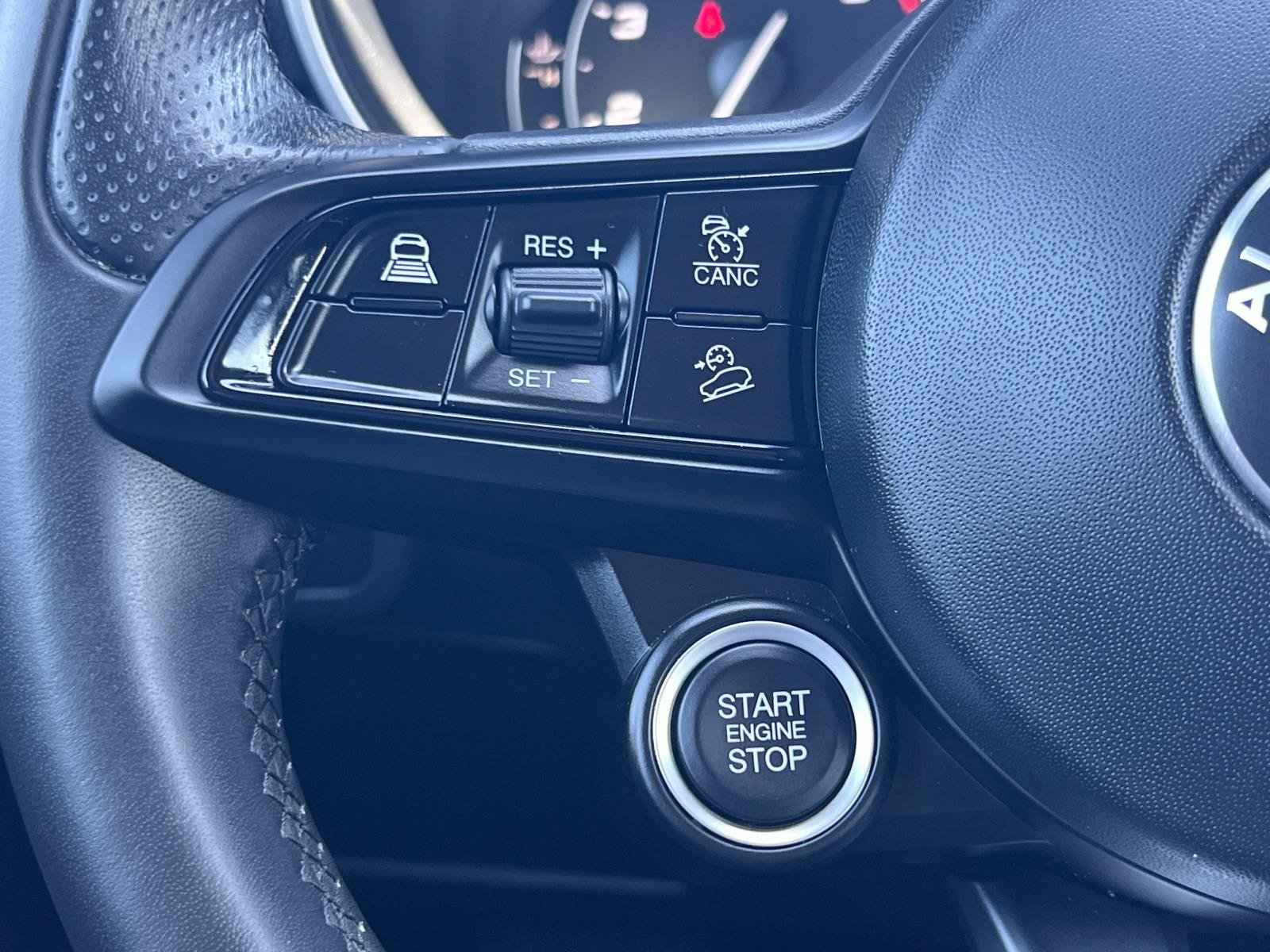 Used 2023 Alfa Romeo Stelvio Ti AWD/4WD image 9