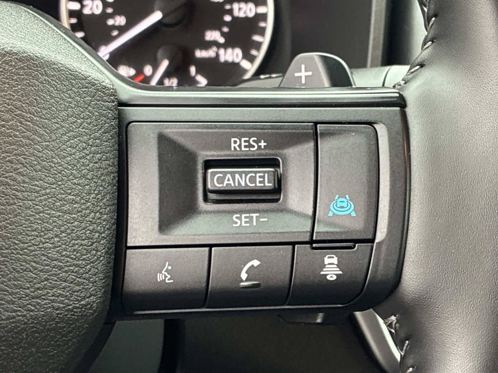 Used 2025 Nissan Rogue SV AWD/4WD image 31