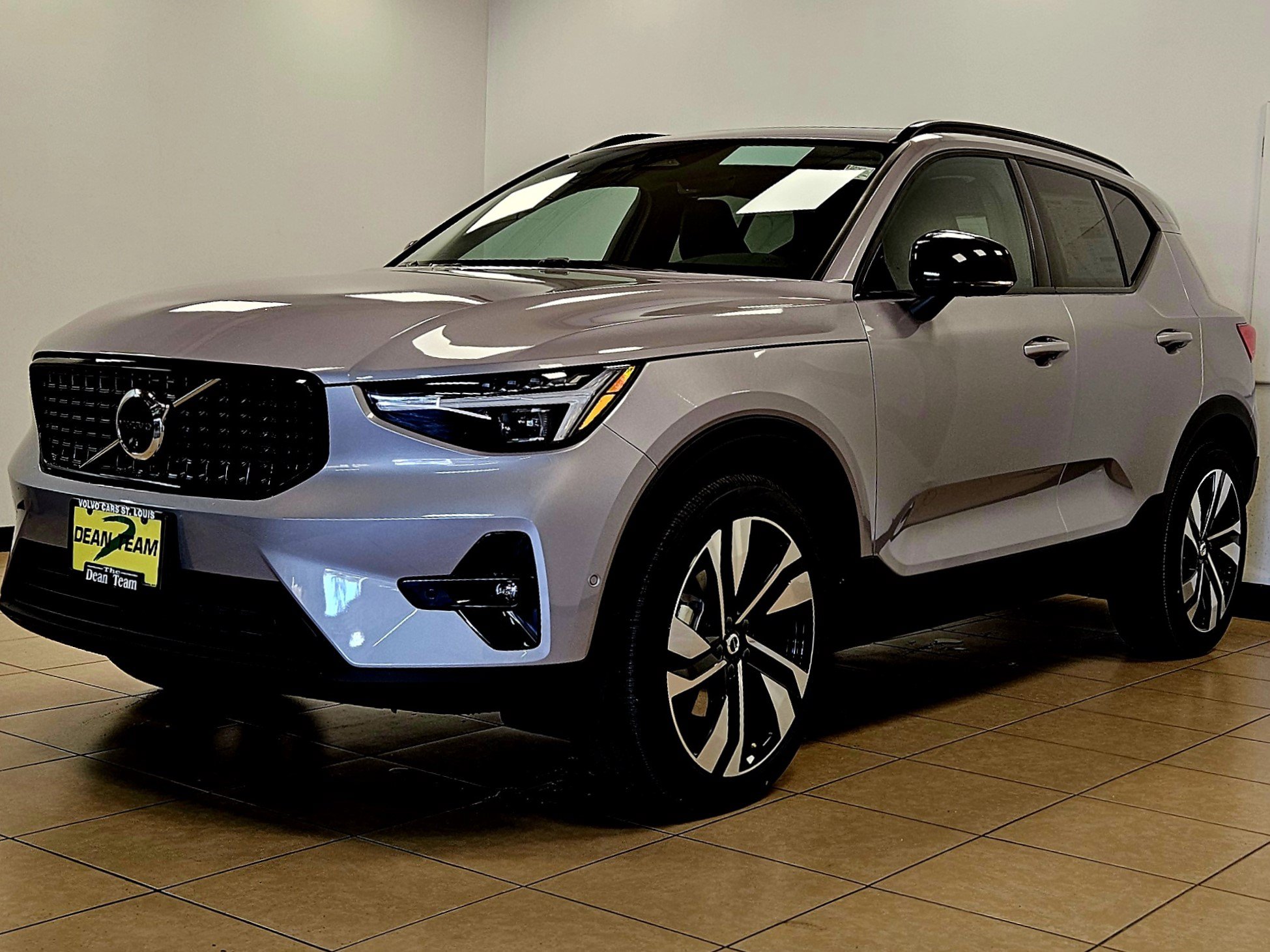 New 2026 Volvo XC40 B5 Ultra w/ Climate Package AWD/4WD image 4