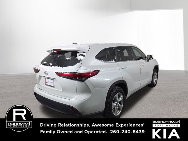 Used 2023 Toyota Highlander L image 6