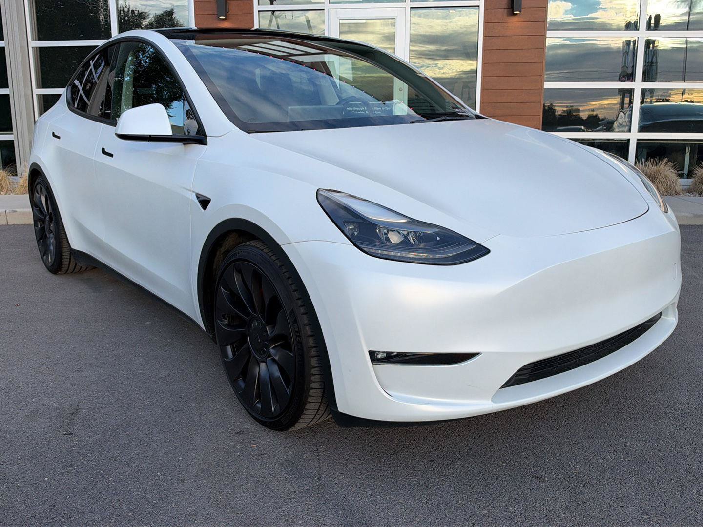 Used 2023 Tesla Model Y Performance AWD/4WD image 2