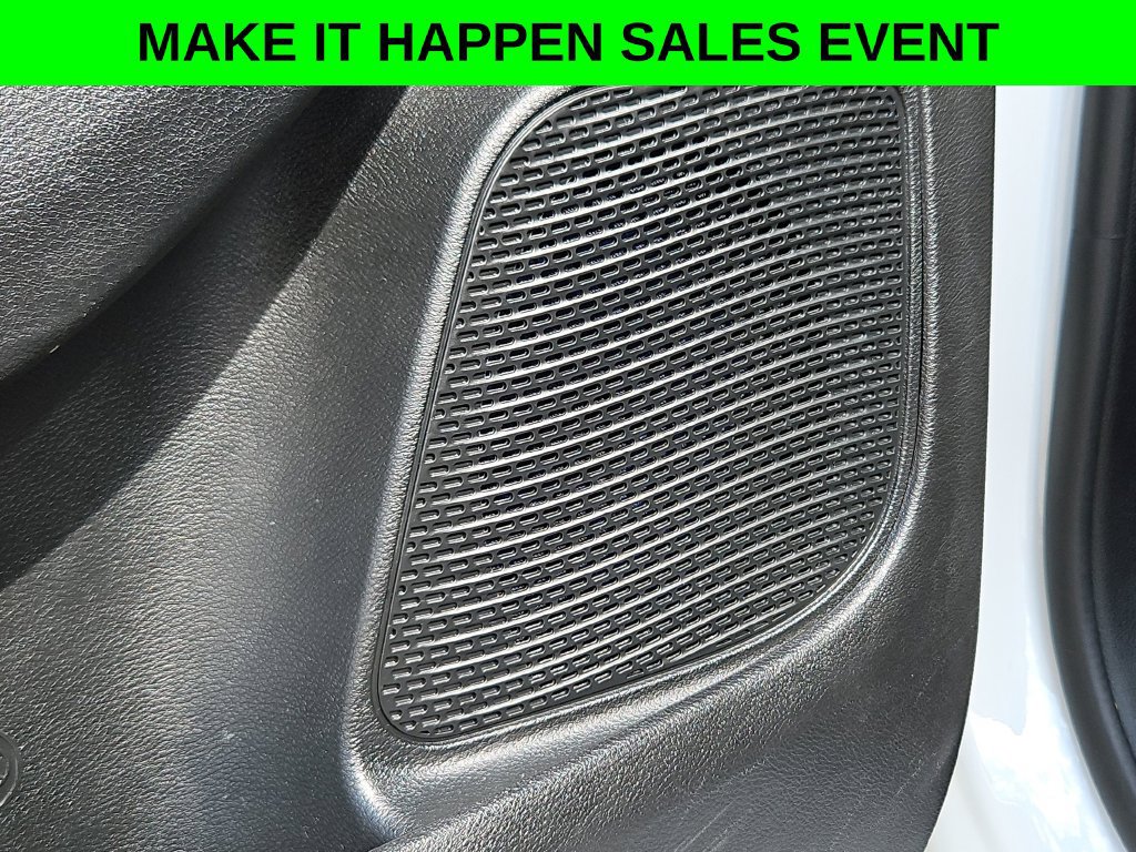 Used 2025 Chrysler Pacifica Limited FWD image 13