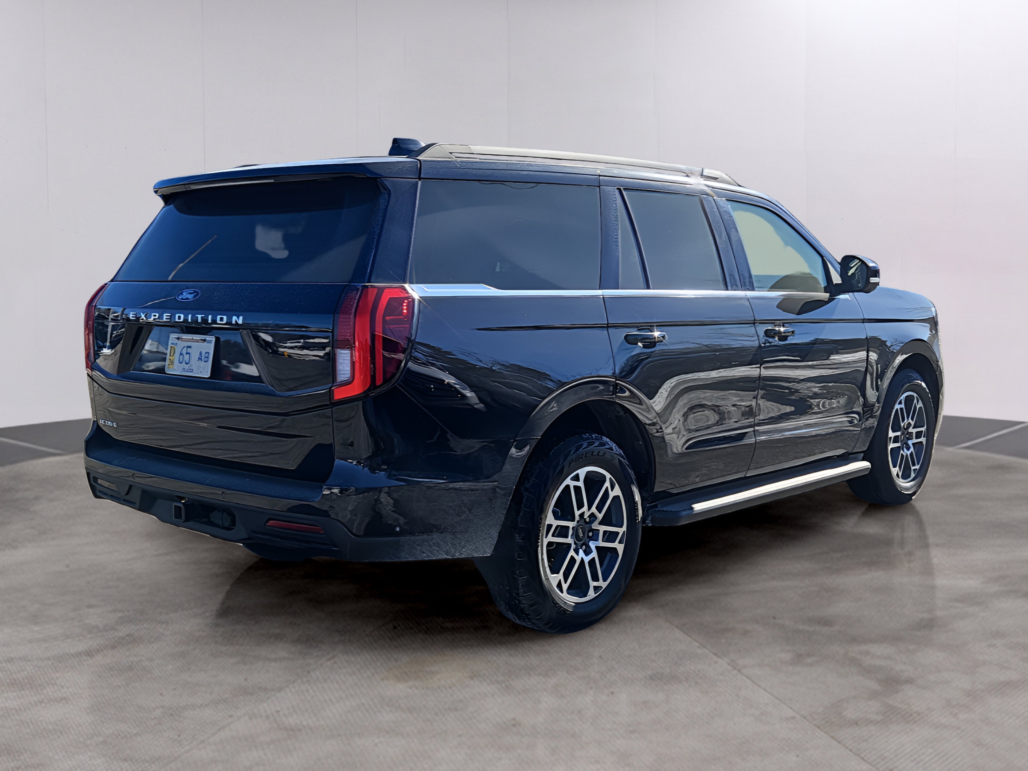 Certified 2025 Ford Expedition Active image 2