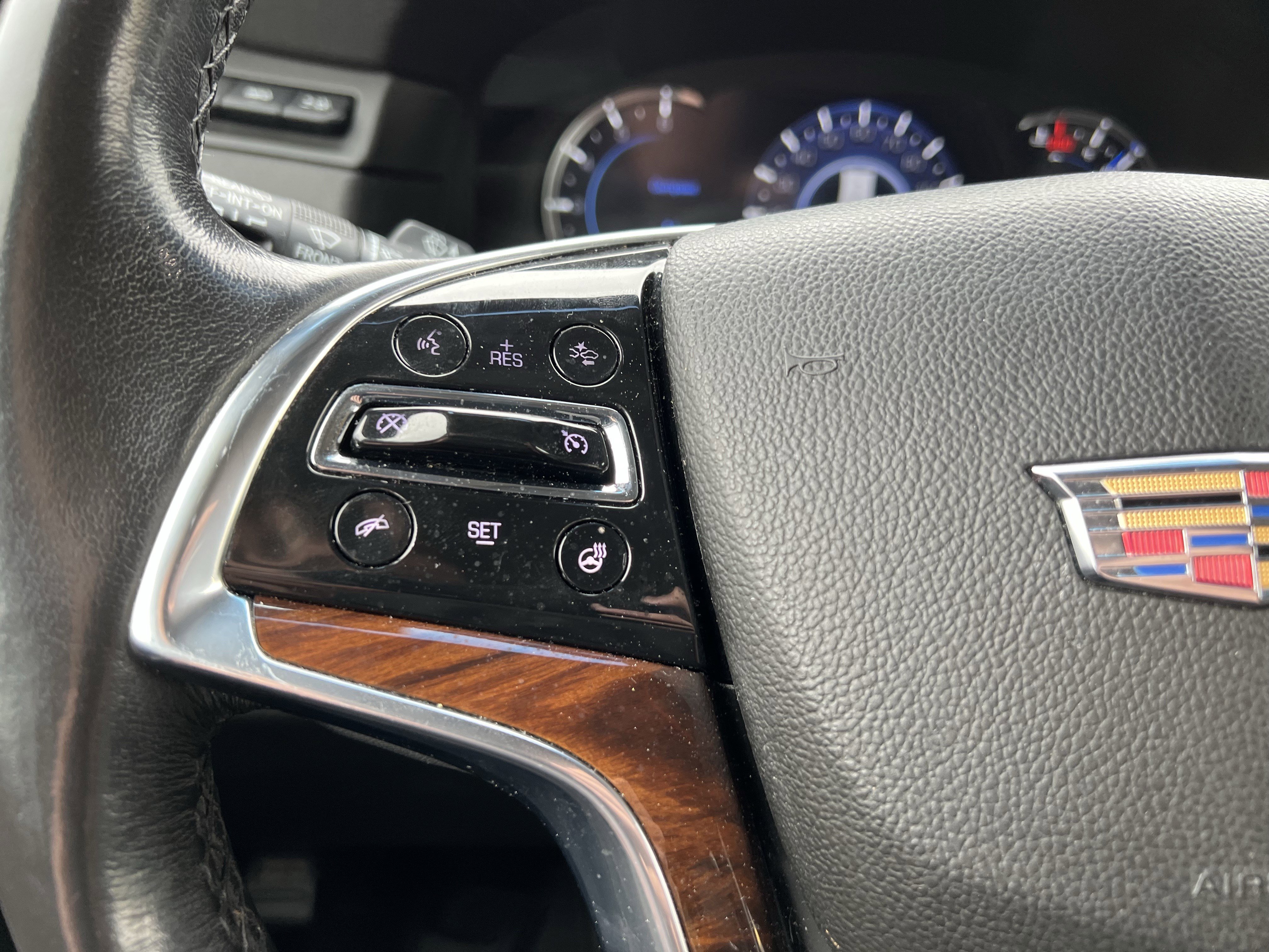 Used 2019 Cadillac Escalade ESV Luxury AWD/4WD image 19