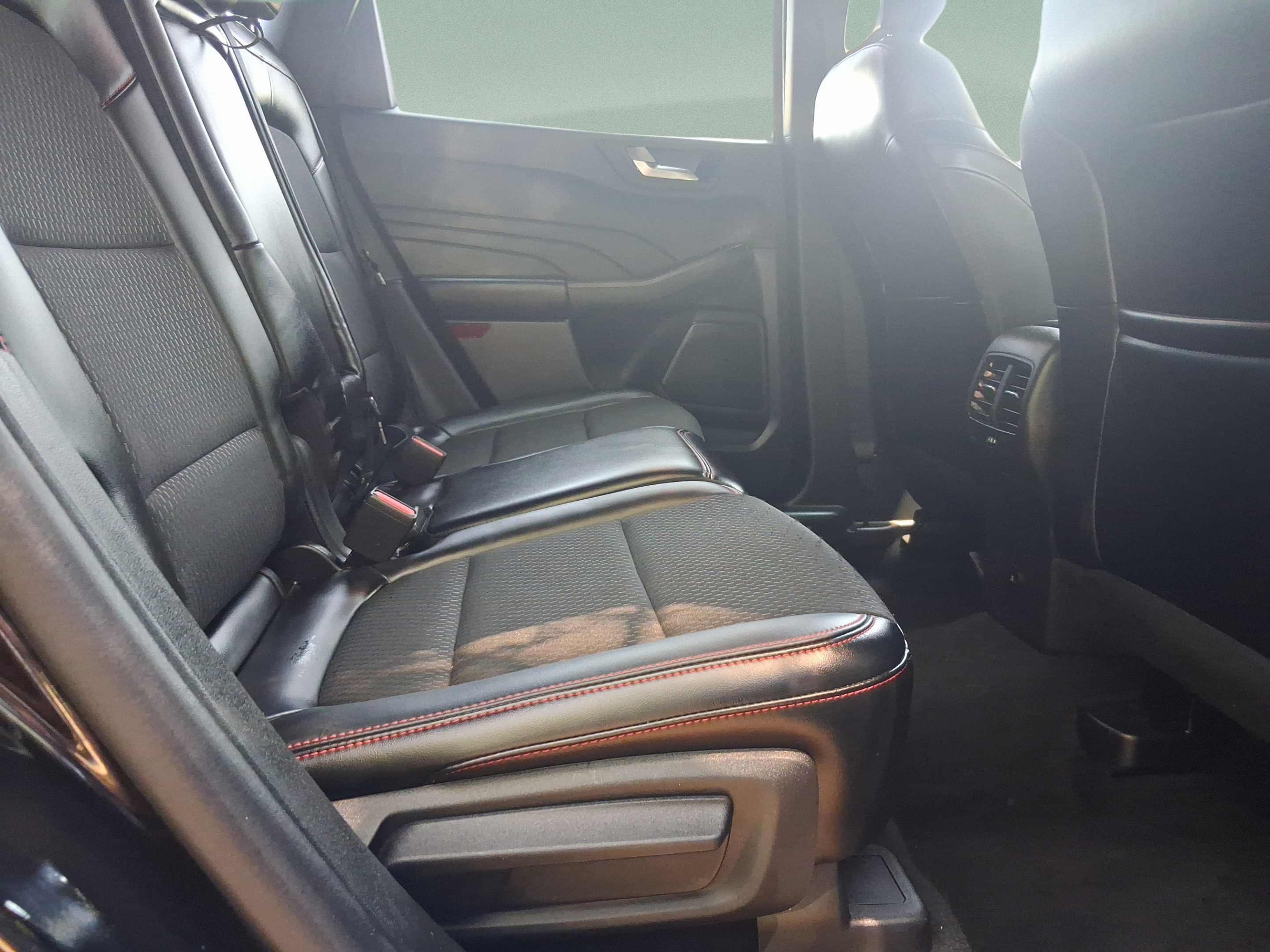 Used 2025 Ford Escape ST-Line FWD image 29