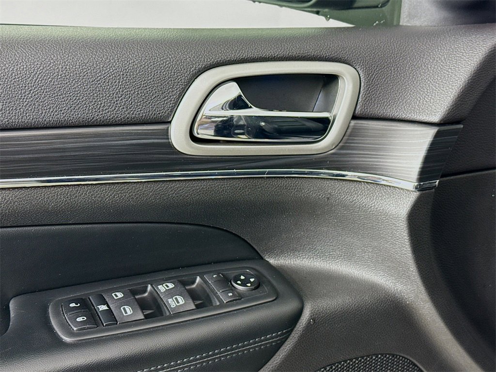 Used 2020 Jeep Grand Cherokee Limited w/ Trailer Tow Group IV image 19