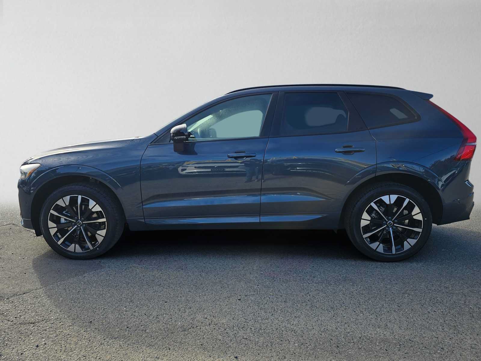 New 2027 Volvo XC60 B5 Plus AWD/4WD image 6