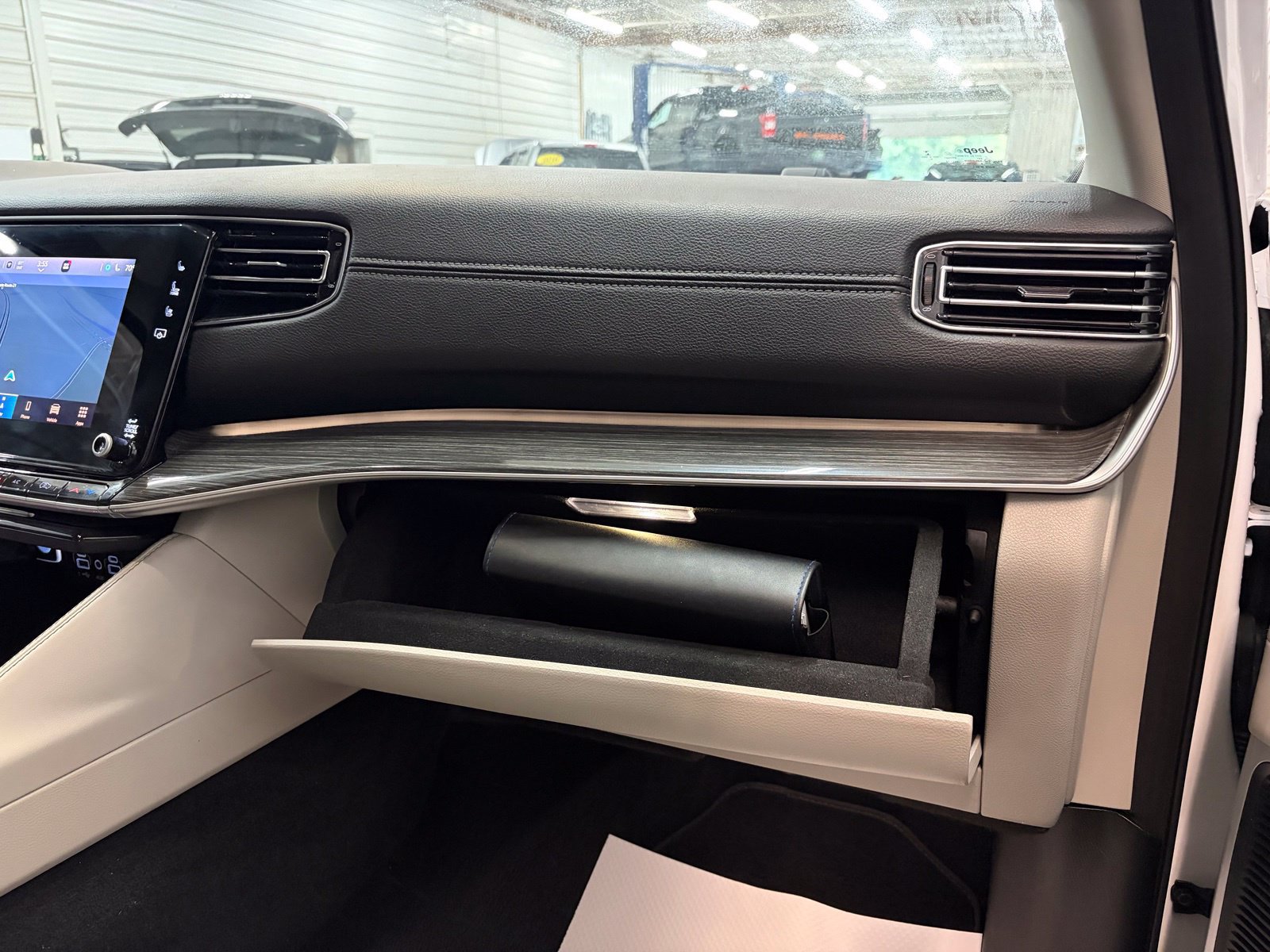 Used 2022 Jeep Wagoneer Series II AWD/4WD image 28