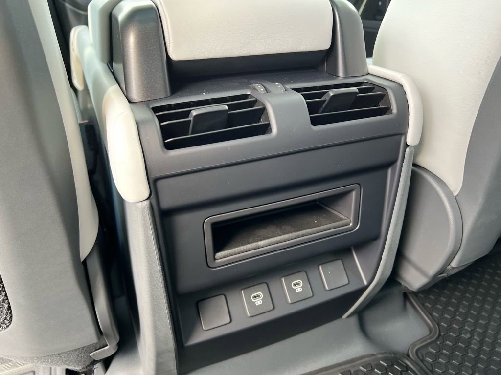 New 2025 Land Rover Defender 110 X-Dynamic SE image 26
