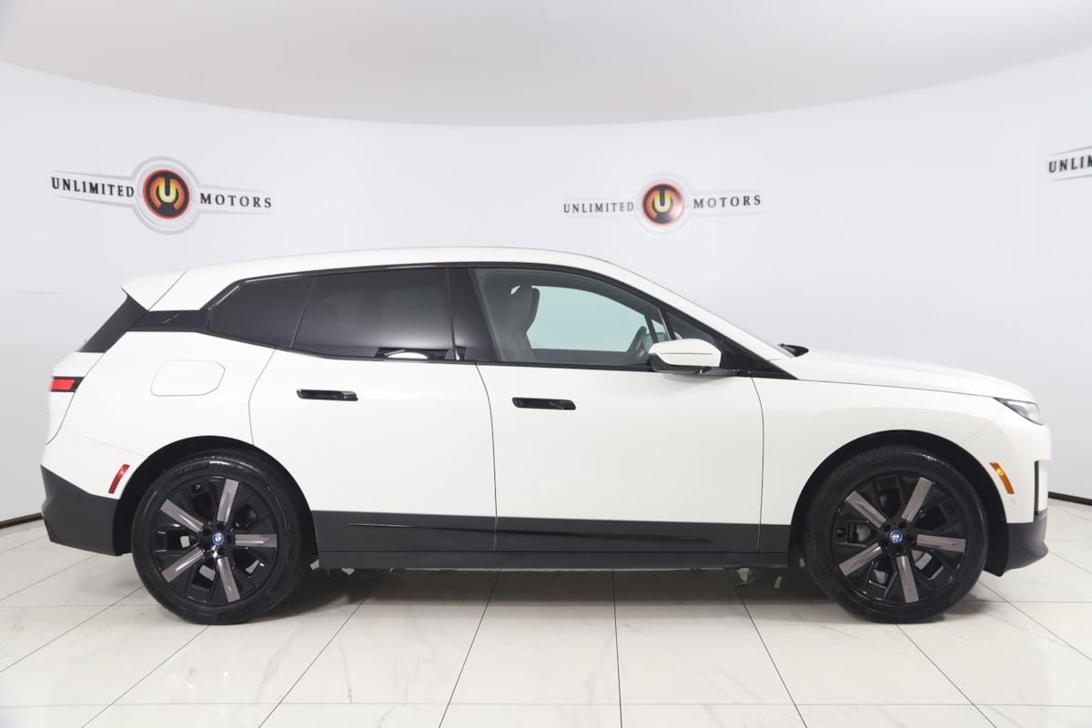 Used 2024 BMW iX xDrive50 w/ Convenience Package AWD/4WD image 2