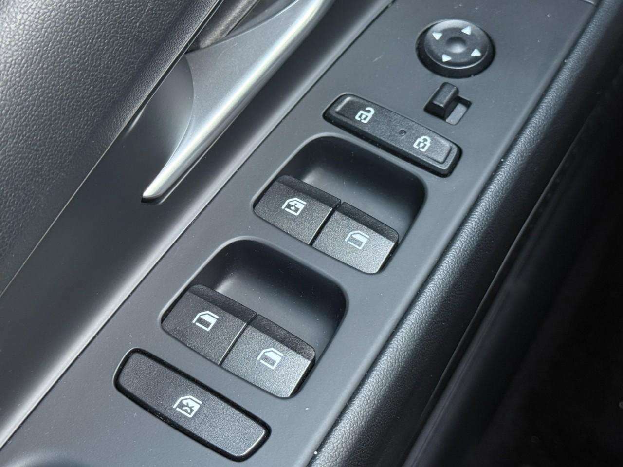 Used 2023 Hyundai Elantra SEL w/ Cargo Package image 21