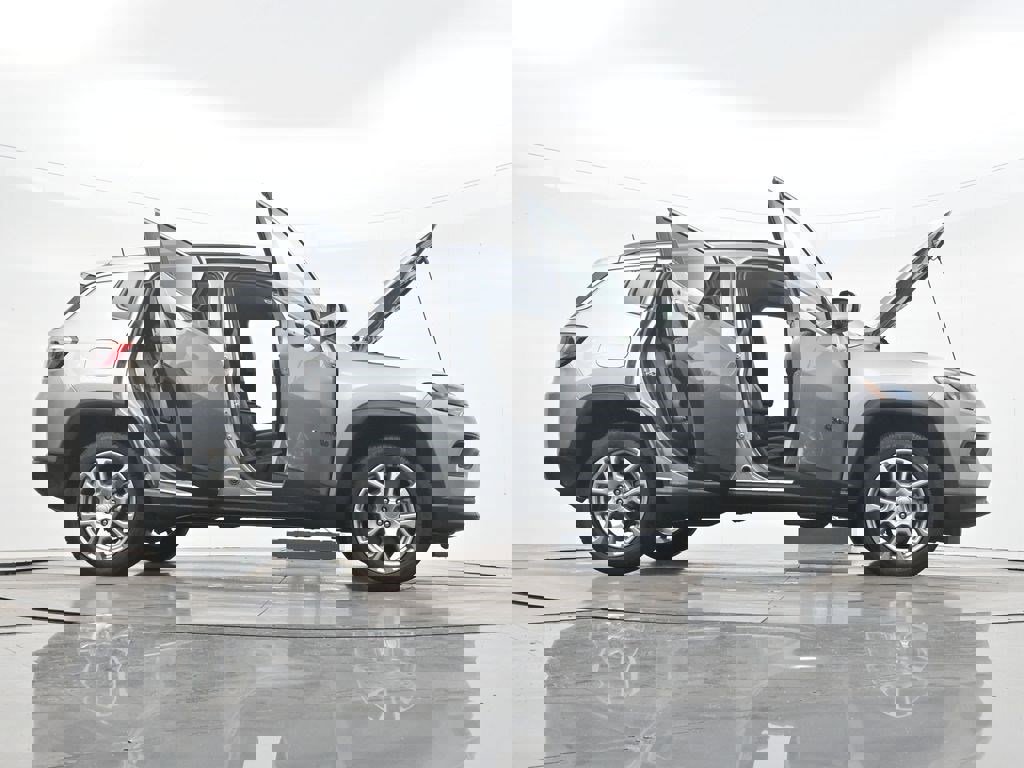 Used 2022 Jeep Compass Latitude image 36