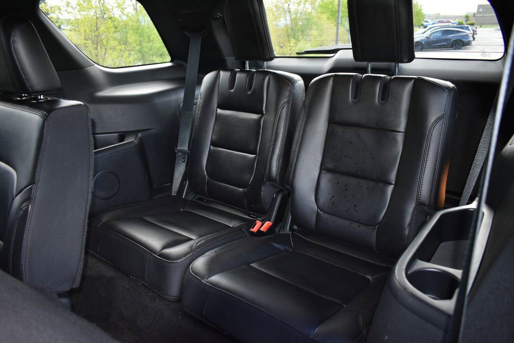 Used 2017 Ford Explorer XLT w/ Equipment Group 202A AWD/4WD image 24