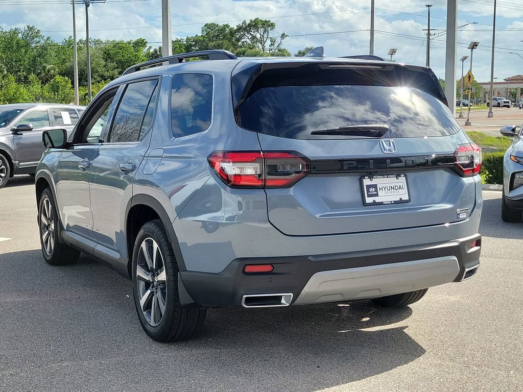Used 2025 Honda Pilot Touring image 6