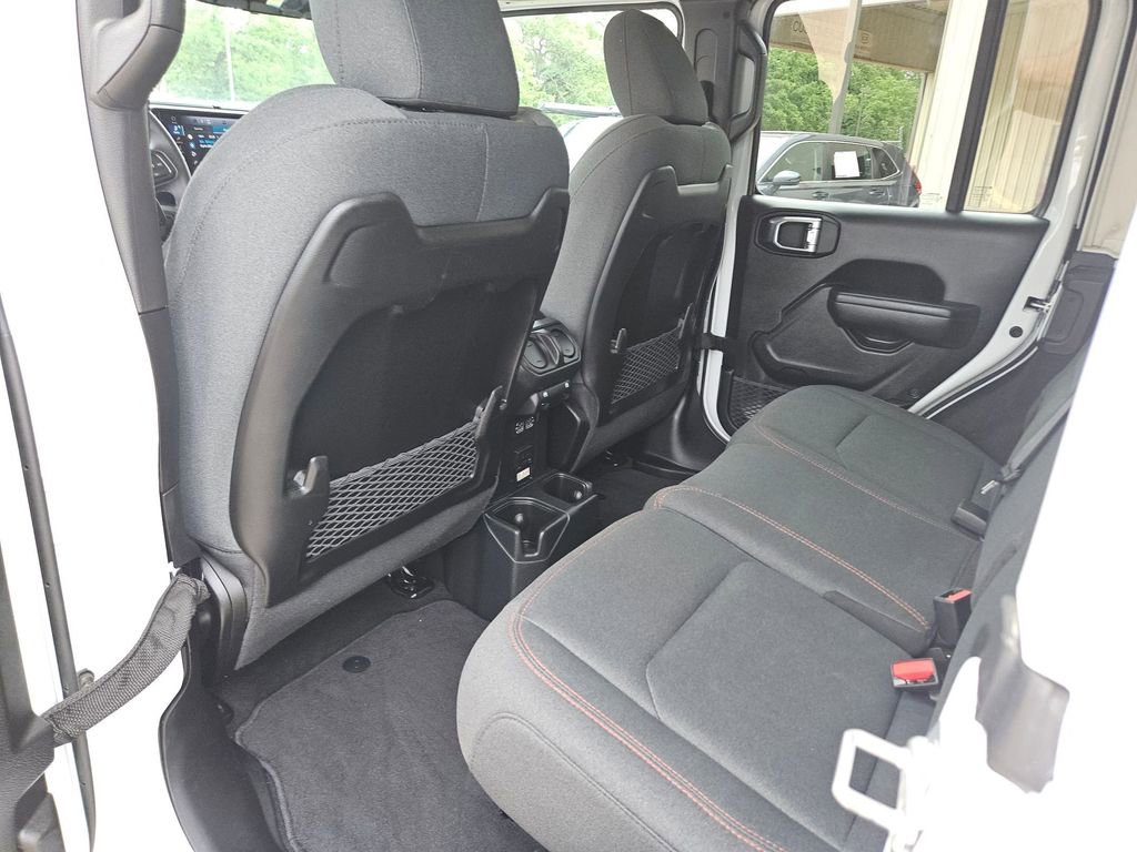 Used 2025 Jeep Wrangler Unlimited Rubicon AWD/4WD image 27
